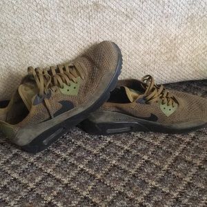 Air max 90 fly knit. Olive green.